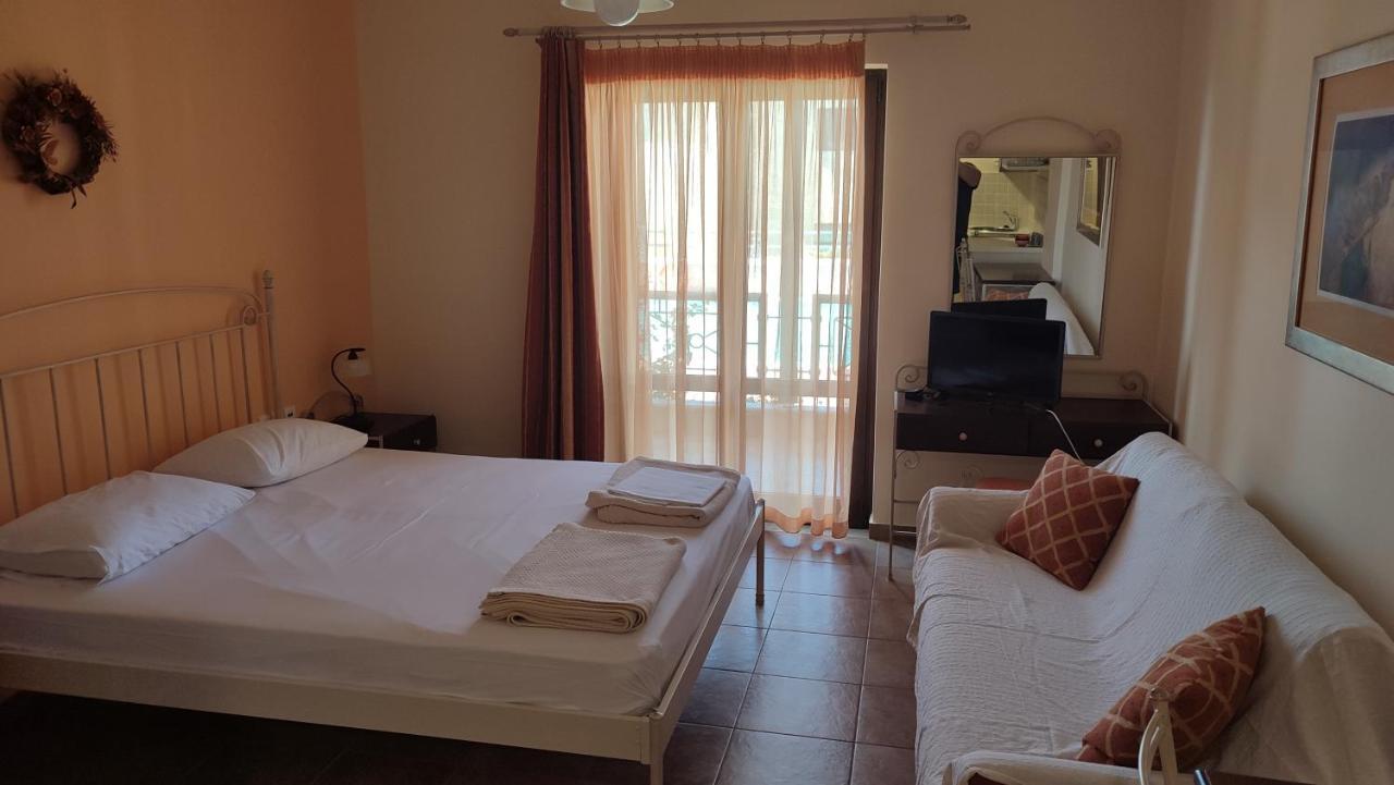Guesthouse Michobeis Kamarína Eksteriør bilde