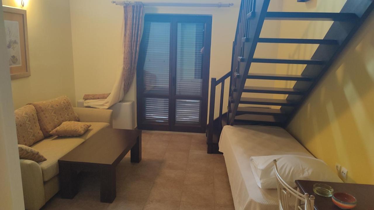 Guesthouse Michobeis Kamarína Eksteriør bilde